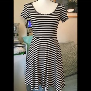Soprano striped black/white dress. M